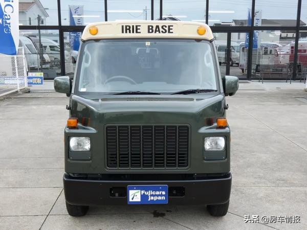 復古外觀的鈴木房車，長度僅3.3米內部卻有大床和飯桌，真巧妙