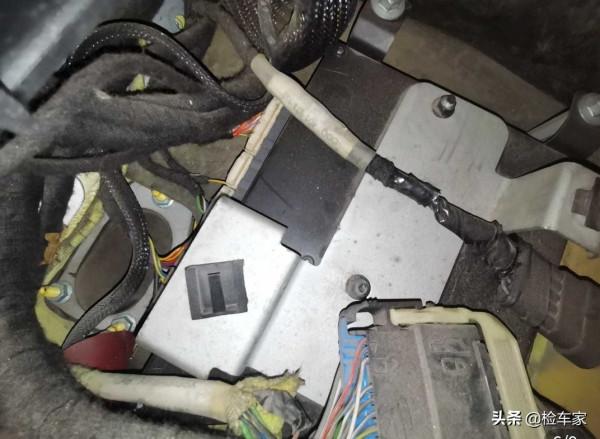 路邊攤出品，開價50萬的蘭博基尼超跑，檢測師都不好意思開出門