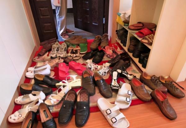 上海發現一戶人家,門口從不亂堆鞋子!瞧人家這佈置,乾淨又衛生 上海發現一戶人家,門口從不亂堆鞋子!瞧人家這佈置,乾淨又衛生