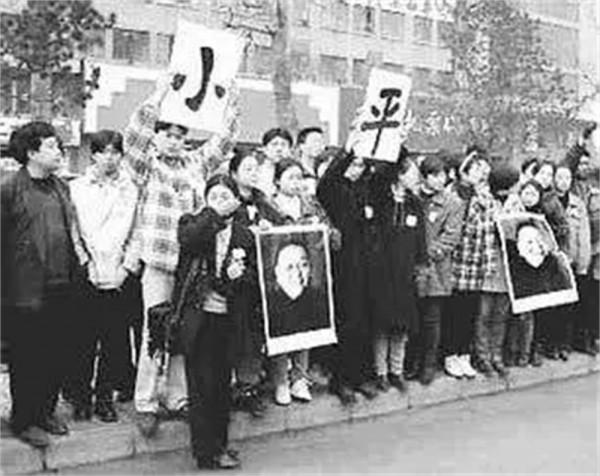 鄧小平退休後享天倫之樂，臨終前4天家人致信中央，提出五個要求