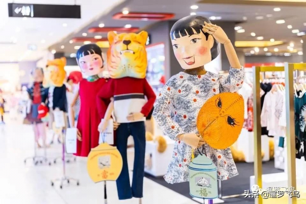 泰國年味兒特別濃，唐人街是春節大廟會，各大商場爭奇鬥豔拼裝飾