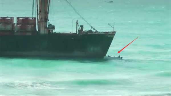 索馬利亞海盜最丟臉的搶劫：挾持貨船2年沒人來贖，還要養22名人質