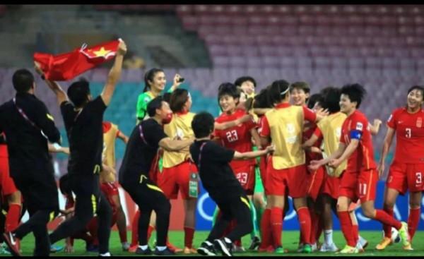 女足不奪冠，國足也該罵