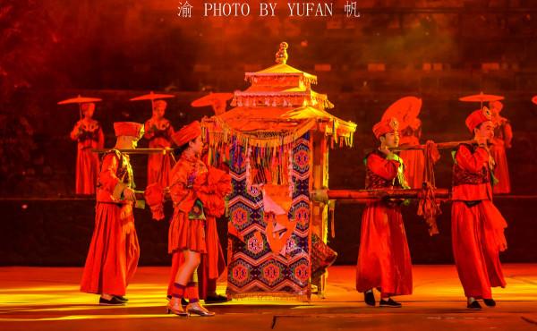 中國最大洞穴劇場，欣賞大型的詩畫盛典，洞中一小時，往事越千年