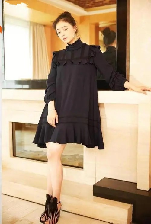 蔣欣真會“藏肉”，一身黑造型雖滿是“褶皺”，意外高階又顯瘦