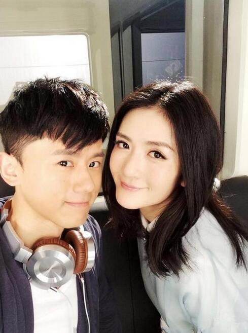 謝娜錄製完《快本》返家陪女兒過中秋節,扎雙麻花辮少女感十足 謝娜錄製完《快本》返家陪女兒過中秋節,扎雙麻花辮少女感十足