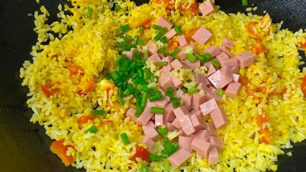 廣東人真會吃，隔夜飯這樣做，營養又健康，家人都搶著吃