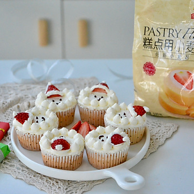 #金龍魚精英100%烘焙大師賽-愛好組-低筋#聖誕紙杯蛋糕