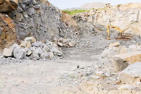 2003年，內蒙古出土一血紅棺材