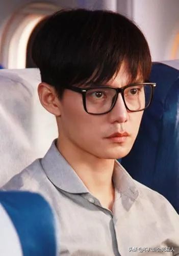 年輕時是神顏，剛過30歲就開始臉崩，這6位明星個個老得快