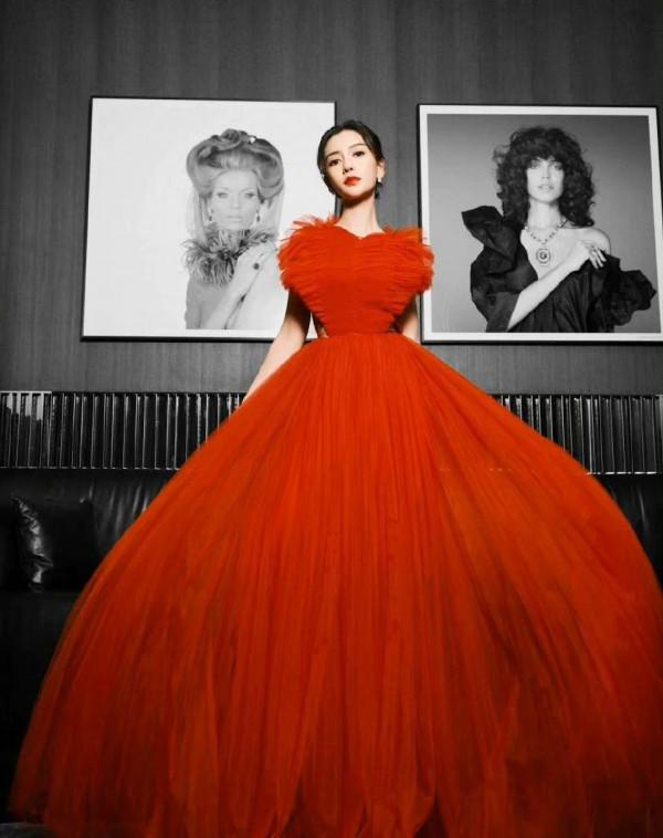 林一拿Angelababy照片做朋友圈封面,來感受一下美貌暴擊吧 林一拿Angelababy照片做朋友圈封面,來感受一下美貌暴擊吧