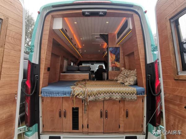 顏值高功能多，帶2&period;0T雙驅，13m&sup3;空間，2人用的大通vanlife露營車