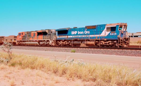 長度破吉尼斯世界紀錄的火車,8個車頭682節車廂,僅一位司機 長度破吉尼斯世界紀錄的火車,8個車頭682節車廂,僅一位司機