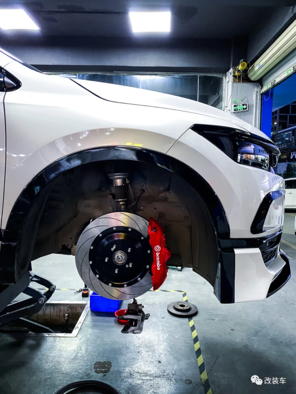 再加10萬塊本田皓影也很帥，自己開模做套件玩姿態