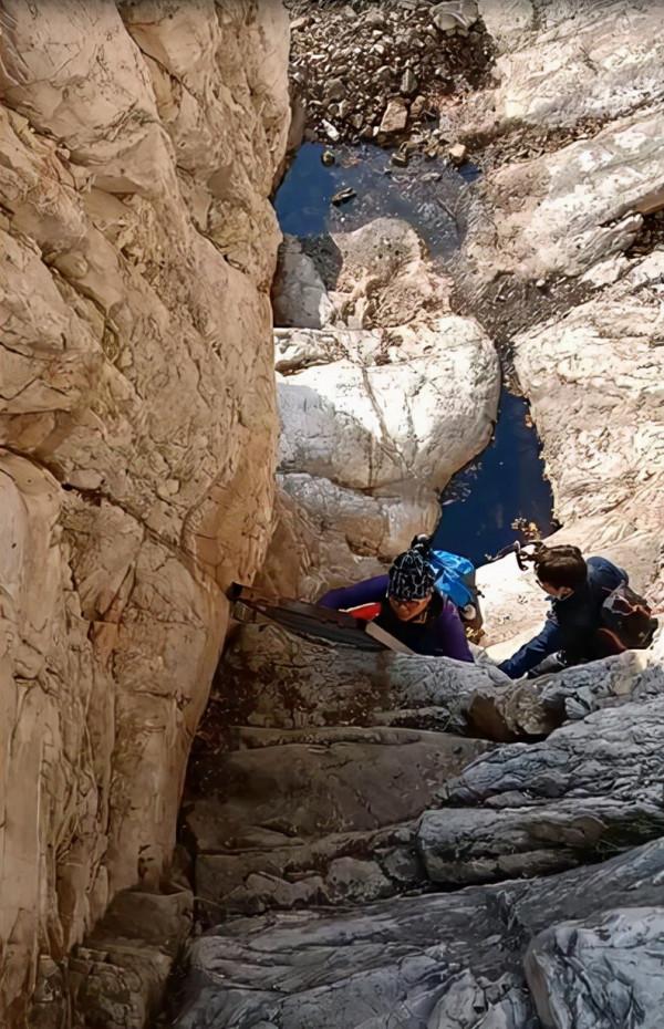 需要的越少快樂越多 在攀崖中尋找快樂的生活 需要的越少快樂越多 在攀崖中尋找快樂的生活