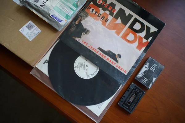 黑膠，買了窮，開心