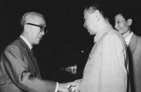 76年周總理病逝後，追悼會上出現一位日本老人：我是周總理的弟弟