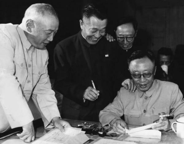 溥儀臨終時一直不願嚥氣，直到二弟來到床邊，他才慢慢閉上雙眼