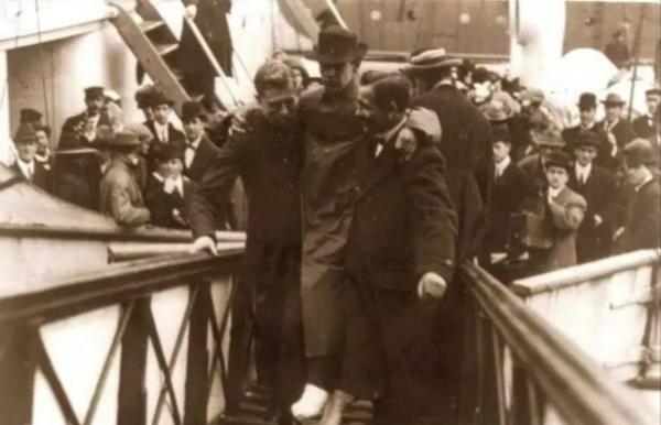 一起來揭穿關於泰坦尼克號的百年謊言 一起來揭穿關於泰坦尼克號的百年謊言