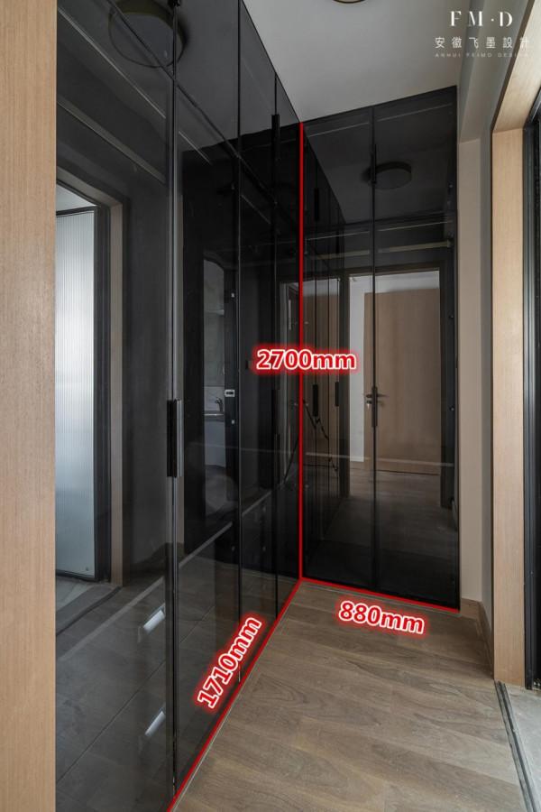 沒有想到，120㎡客廳陽臺打通後地磚通鋪，看起來比大平層還寬敞