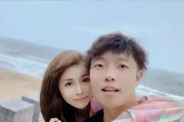 男足的媳婦們