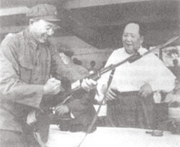 紅軍演話劇:林彪審訊羅瑞卿,周恩來、朱德臺下卻忍不住笑了 紅軍演話劇:林彪審訊羅瑞卿,周恩來、朱德臺下卻忍不住笑了