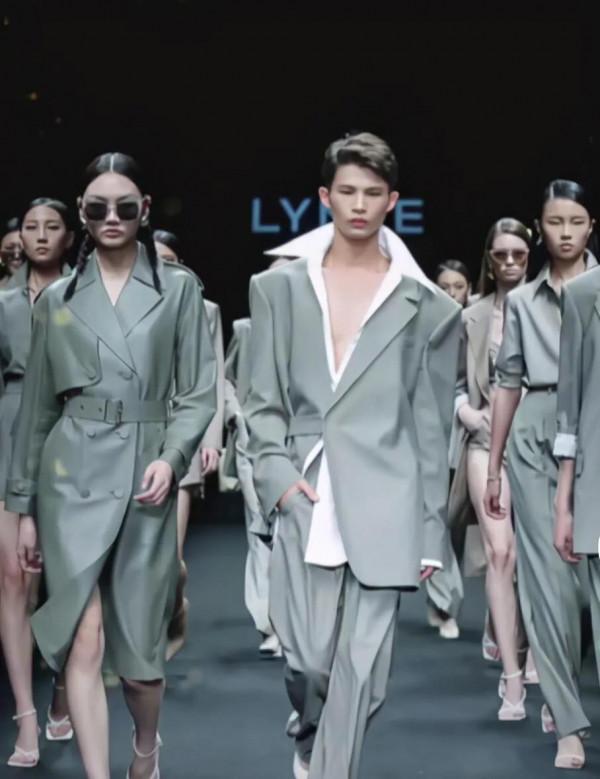 走紅前，他是村民眼中的神經病，走紅後，他是大家心中的國際超模