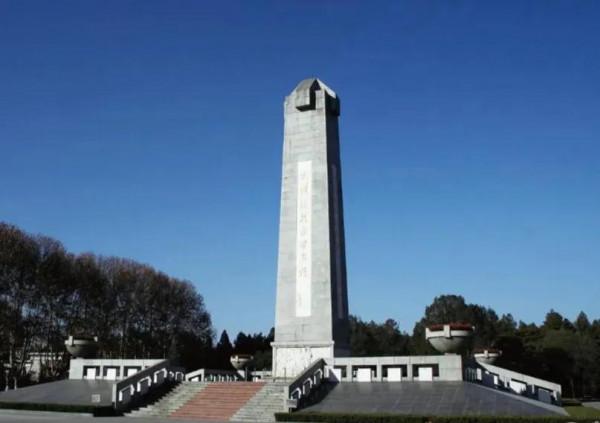 他是賀龍鍾愛的一員猛將，三次救下賀老總，犧牲時年僅30歲