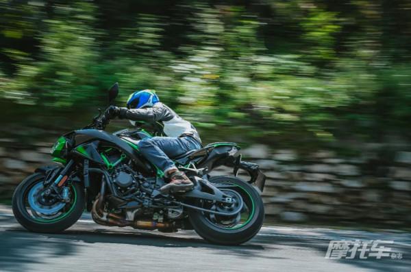 車評:“咻咻”!欲罷不能的機械增壓,體驗川崎Z H2 車評:“咻咻”!欲罷不能的機械增壓,體驗川崎Z H2