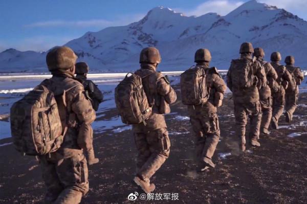 冬季來臨！看#駐守在雪域高原的子弟兵如何過冬#↓↓