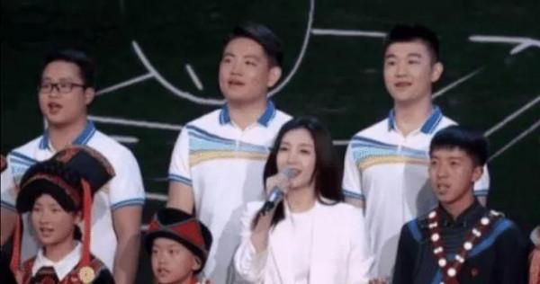 當兩個同樣身高的女明星站一起有了對比：這樣尷尬了嗎？