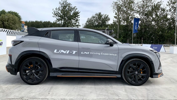 加價換2.0T+8AT，新款長安UNI-T值得購買嗎？