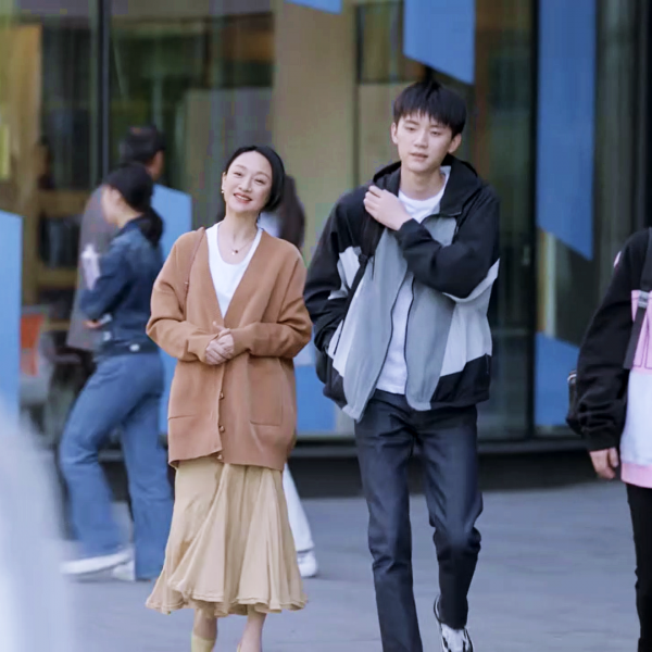 超全!我把周迅在《小敏家》裡的穿搭都扒出來了,還採訪了她的造型師 超全!我把周迅在《小敏家》裡的穿搭都扒出來了,還採訪了她的造型師