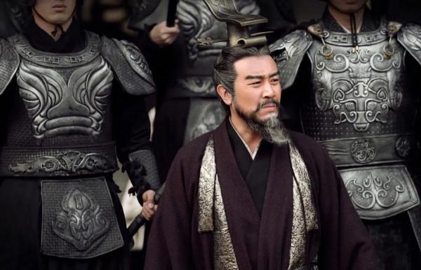 同樣是演“曹操”,於和偉和鮑國安放在一起看,差別就出來了 同樣是演“曹操”,於和偉和鮑國安放在一起看,差別就出來了