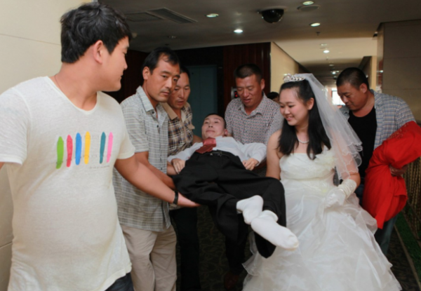 馬來西亞美女不顧父母勸阻,嫁給河北癱瘓小夥,8年過去怎麼樣了 馬來西亞美女不顧父母勸阻,嫁給河北癱瘓小夥,8年過去怎麼樣了