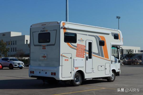 5.2T動力+24V電系統，配置超豪華，實拍國產五十鈴700P輕卡房車