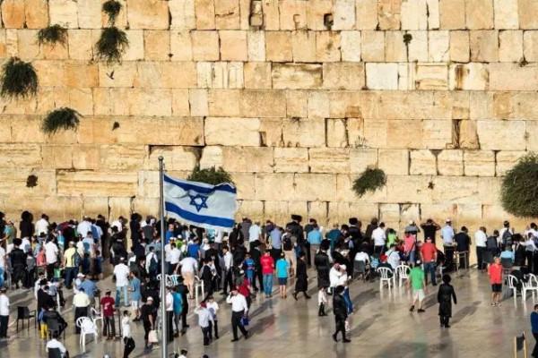 世界若有十分美，九分便在耶路撒冷