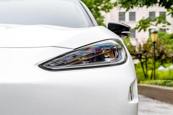 國產純電動中大型轎跑，25.19萬起，軸距2915mm，極狐阿爾法S