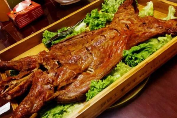 “生於內蒙,興於新疆”,烤全羊的遭遇或成“病態”,看如今啥樣 “生於內蒙,興於新疆”,烤全羊的遭遇或成“病態”,看如今啥樣