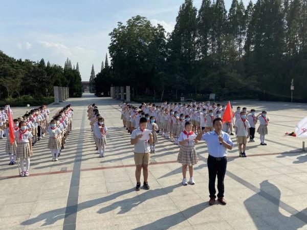 賡續精神血脈 傳承紅色基因——淮師二附小少先大隊舉行主題尋訪活動