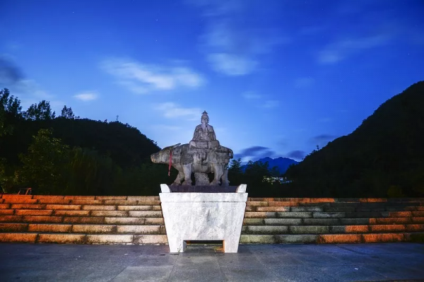 西峽這個地方秋色“蠢蠢欲動”，是時候開啟一場深秋之旅啦