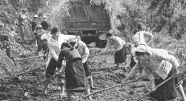 84年，越軍罵陣還朝哨所尿尿，駱科邦一擊將其斃命，越南懸賞3萬