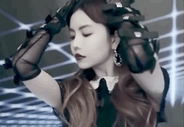 年會選衣服太累了,妝容不能百搭點嗎? 年會選衣服太累了,妝容不能百搭點嗎?