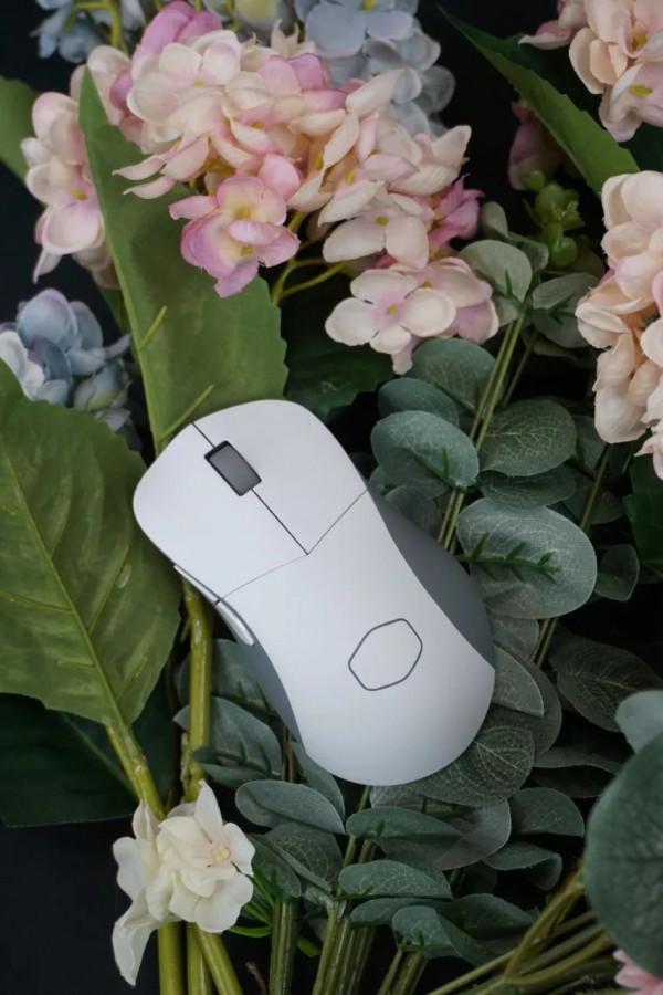 輕巧之餘，相容性好！酷冷至尊天魁星無線版輕量化遊戲滑鼠