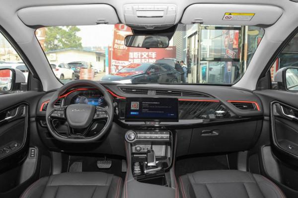 體驗東風風神AX7馬赫版，9.59萬元起售，外觀運動，適合家用