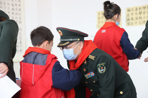 接力幫扶19年,邊疆官兵用真情澆灌民族團結之花 接力幫扶19年,邊疆官兵用真情澆灌民族團結之花