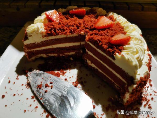 在北京入住的一家酒店的行政酒廊裡，欣賞故宮景色的晚餐