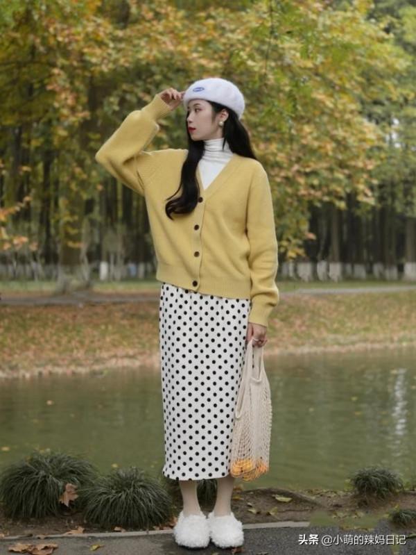 憑什麼秋冬一定要穿黑白灰？最實用的“亮色”搭配指南，請收藏