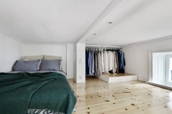 45㎡複式公寓，在廚房檯面上加塊板當餐桌，這樣2個人住剛剛好