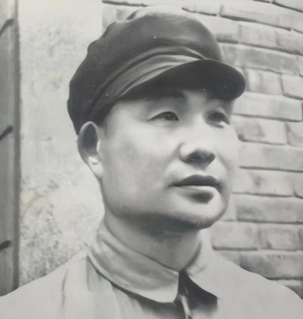 1927年肖勁光舉行婚禮，周恩來遲遲不到，鄧穎超：不要等他了